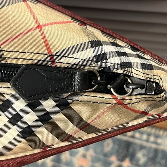 Burberrys of London Blue Label - Burgundy Vintage tote w/ COA -PRICE FIRM - Picture 6 of 8